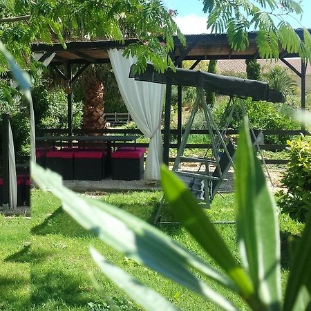 فندق Aux Roses De L'Etang كابيستانج المظهر الخارجي الصورة